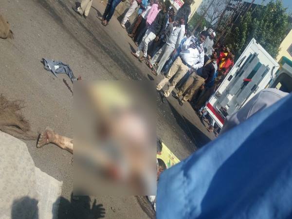 8 people seriously injured and one dead in a road accident, Pune 8 people seriously injured and one dead in a road accident, Pune