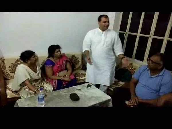 Wife of Congress leader Manoj Sexana went to former MP after not getting ticket in Aligarh Wife of Congress leader Manoj Sexana went to former MP after not getting ticket in Aligarh