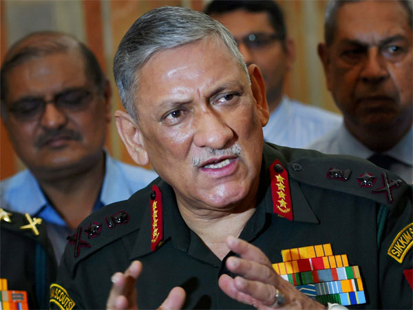 पश्चिमी और उत्तरी सीमा पर हो बख्तरबंद युद्धक टैंक चलाने की क्षमता- बिपिन रावत पश्चिमी और उत्तरी सीमा पर हो बख्तरबंद युद्धक टैंक चलाने की क्षमता- बिपिन रावत