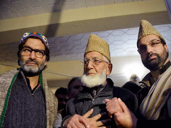 कश्मीर को भारत का हिस्सा बताने पर फारूख पर भड़का हुर्रियत कश्मीर को भारत का हिस्सा बताने पर फारूख पर भड़का हुर्रियत
