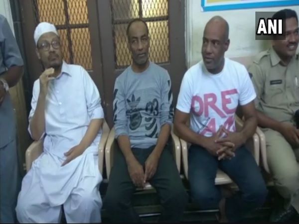 हैदराबाद: लड़कियों की तस्करी में बहरीन के दो नागरिक गिरफ्तार हैदराबाद: लड़कियों की तस्करी में बहरीन के दो नागरिक गिरफ्तार