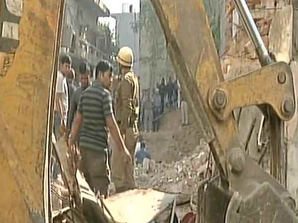delhi 2 dead in building collapses incident in Taimur Nagar delhi 2 dead in building collapses incident in Taimur Nagar