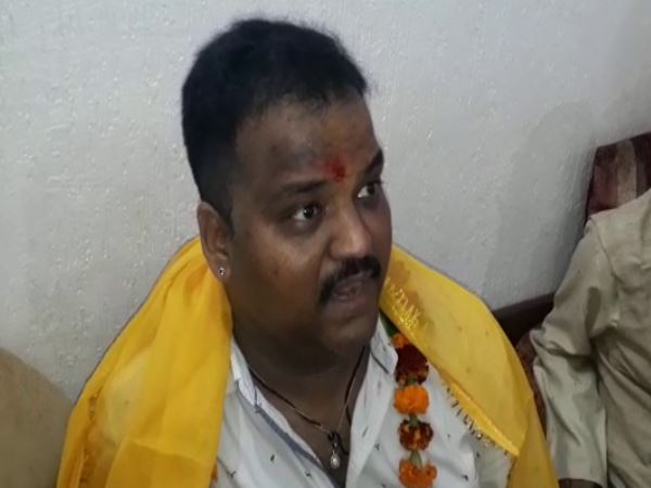 Shivsena general secretary buy 6 property of Daud Shivsena general secretary buy 6 property of Daud