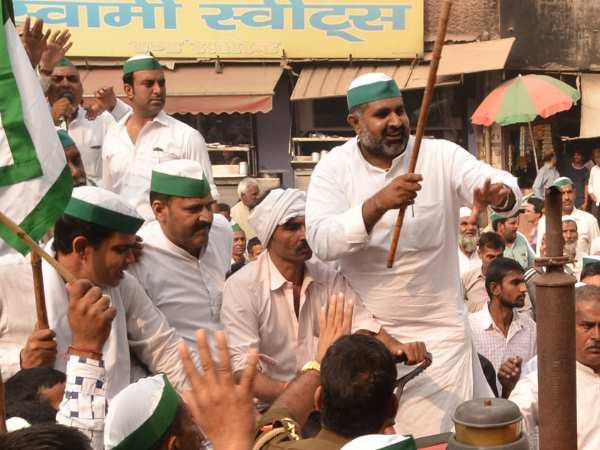 Clash between farmers and police on sugarcane in Saharanpur Clash between farmers and police on sugarcane in Saharanpur