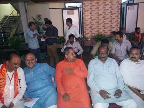 यूपी निकाय चुनाव: प्रतापगढ़ में 2 मुस्लिम नेताओं के सहारे उतरी BJP यूपी निकाय चुनाव: प्रतापगढ़ में 2 मुस्लिम नेताओं के सहारे उतरी BJP