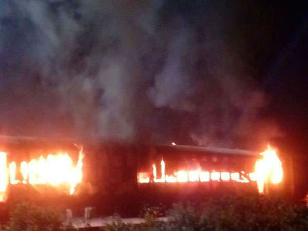 Fire breaks out in a coach of Amarpali Express in Railway yard in Bihar's Katihar Fire breaks out in a coach of Amarpali Express in Railway yard in Bihar's Katihar