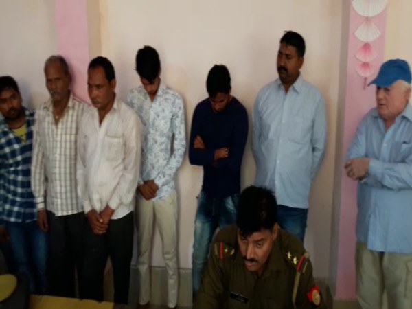 UP Police arrest girls, women and Prostitution brokers from Bulandshahr UP Police arrest girls, women and Prostitution brokers from Bulandshahr
