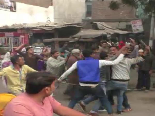 hapur Two groups bloody fight with each other hapur Two groups bloody fight with each other