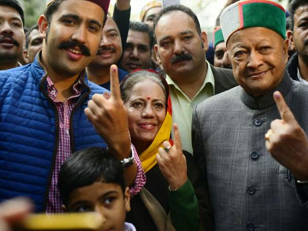 Virbhadra Singh and PK Dhumal voted in Himachal Pradesh election Virbhadra Singh and PK Dhumal voted in Himachal Pradesh election