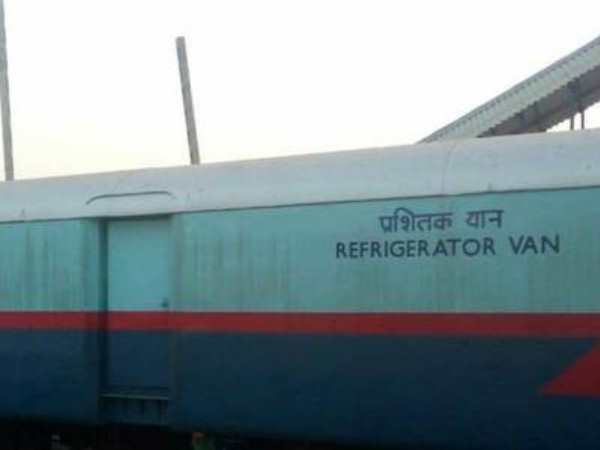 ट्विटर पर अमूल और रेलवे की हुई बिजनेस डील, दिल्ली रवाना हुई पहली मिल्क ट्रेन ट्विटर पर अमूल और रेलवे की हुई बिजनेस डील, दिल्ली रवाना हुई पहली मिल्क ट्रेन