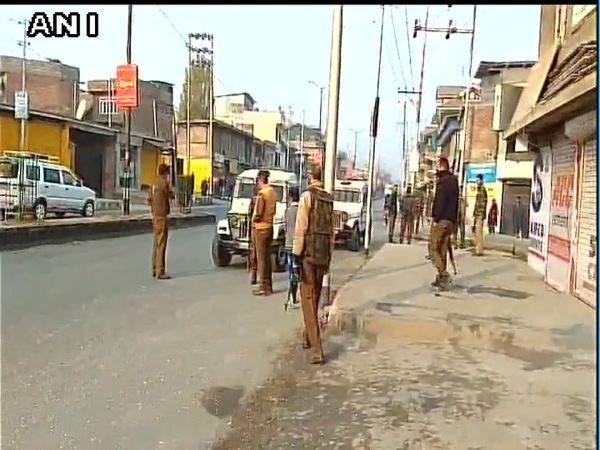 तमाम सेवाओं को ठप किया गया