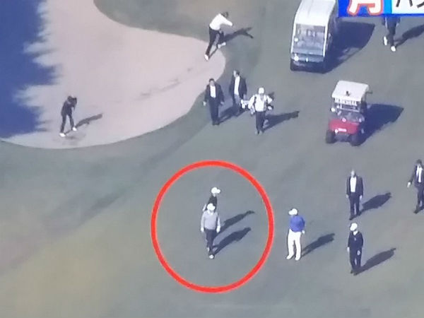 VIDEO: Japanese PM falls and gets back up like a Ninja while playing golf with Donald Trump VIDEO: Japanese PM falls and gets back up like a Ninja while playing golf with Donald Trump