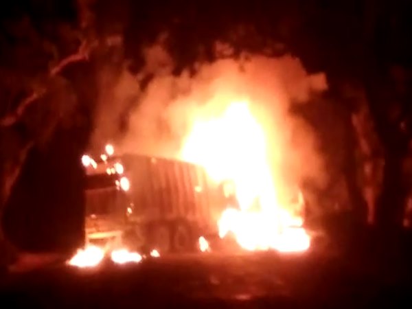 kanpur Two truck collision 3 burn to die kanpur Two truck collision 3 burn to die