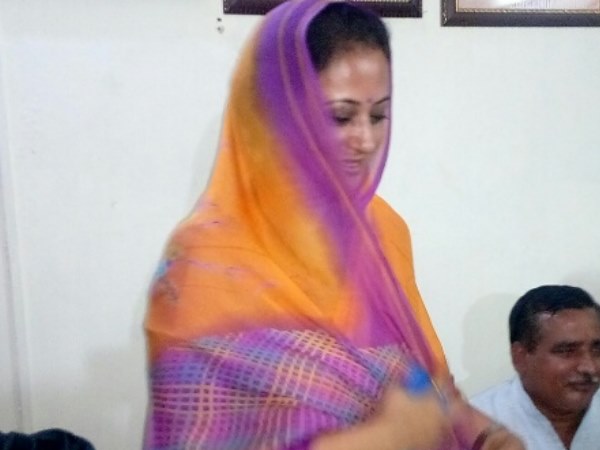 Shahjahanpur congress leader sister In Law holds BJP Hand Shahjahanpur congress leader sister In Law holds BJP Hand