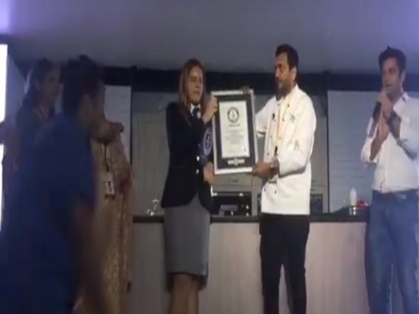 गिनीज रिकॉर्ड अधिकारी बोले- 918 किग्रा खिचड़ी पकाकर भारत ने रिकॉर्ड बनाया गिनीज रिकॉर्ड अधिकारी बोले- 918 किग्रा खिचड़ी पकाकर भारत ने रिकॉर्ड बनाया