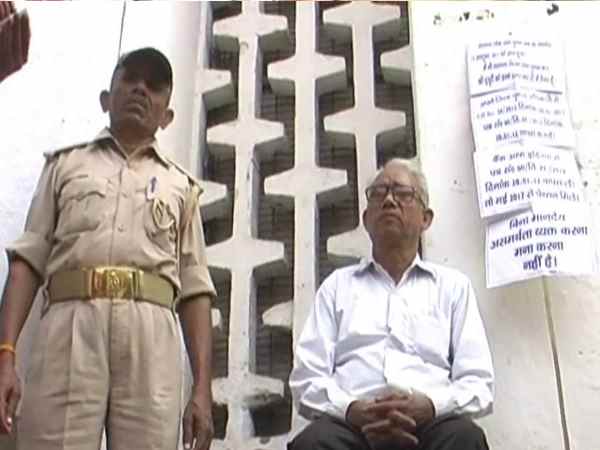 Suicide attempt by a govt employee at DM office in Kanpur Suicide attempt by a govt employee at DM office in Kanpur