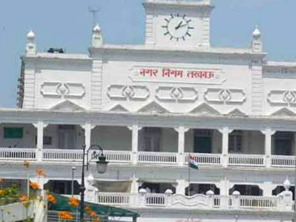 1917 से 2017 तक लखनऊ को कोई महिला मेयर नहीं मिली। इस दफा सीट महिलाओं के लिए आरक्षित होने के चलते सिर्फ महिलाएं हीं चुनाव लड़ रही हैं। ऐसे में पार्टी कोई भी जीते, मेयर महिला ही बनने जा रही है। 1917 से 2017 तक लखनऊ को कोई महिला मेयर नहीं मिली। इस दफा सीट महिलाओं के लिए आरक्षित होने के चलते सिर्फ महिलाएं हीं चुनाव लड़ रही हैं। ऐसे में पार्टी कोई भी जीते, मेयर महिला ही बनने जा रही है।