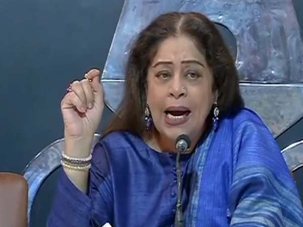 भाजपा सांसद किरण खेर ने कहा- जब ऑटो में पहले से तीन लोग बैठे थे तो लड़की को बैठना ही नहीं था भाजपा सांसद किरण खेर ने कहा- जब ऑटो में पहले से तीन लोग बैठे थे तो लड़की को बैठना ही नहीं था