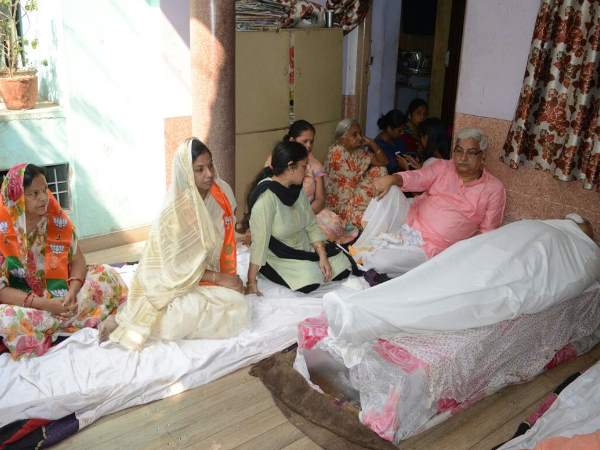 Padma shri literary veteran Manu Sharma funeral today in Varanasi Padma shri literary veteran Manu Sharma funeral today in Varanasi