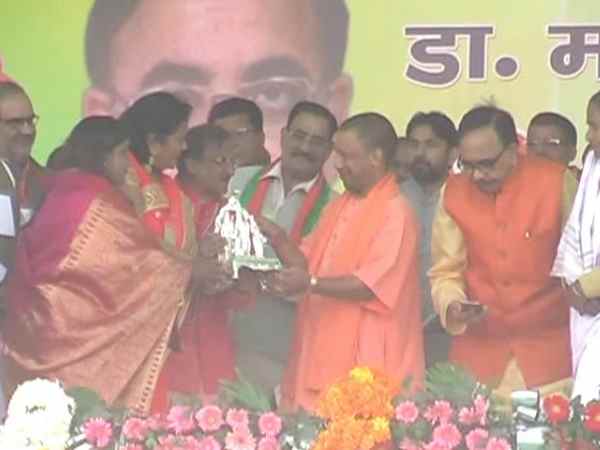 BJP MLA threatened voters in CM Yogi rally in Moradabad, Uttar Pradesh. BJP MLA threatened voters in CM Yogi rally in Moradabad, Uttar Pradesh.