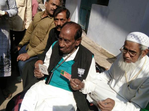 Disappointed voting in Varanasi, large number of people missing from voter list Disappointed voting in Varanasi, large number of people missing from voter list