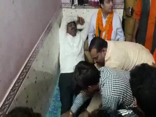 Minister in Yogi Cabinate NandGopal Nandi Video Viral in Allahabad Minister in Yogi Cabinate NandGopal Nandi Video Viral in Allahabad