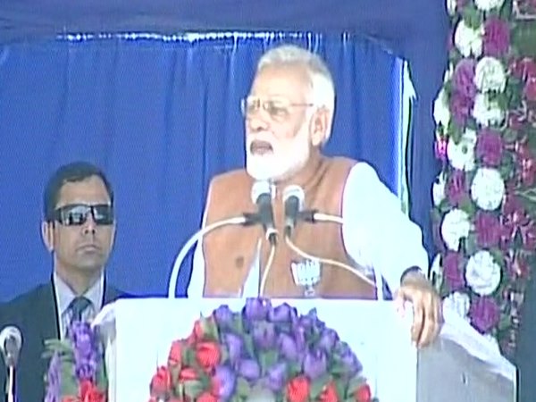 Gujarat Assembly Election 2017: ये माटी मेरी मां है, जिन्दगी लगा दूंगा इसका कर्ज चुकाने में- मोदी Gujarat Assembly Election 2017: ये माटी मेरी मां है, जिन्दगी लगा दूंगा इसका कर्ज चुकाने में- मोदी