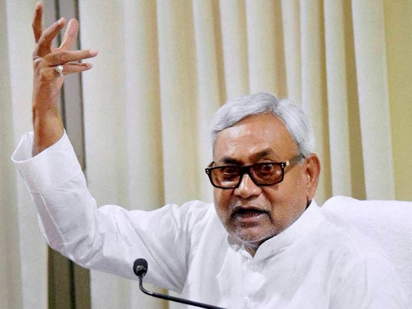 नीतीश ने लालू पर तंज कसा, कहा- ये लोगों पर रौब जमाने की मानसिकता है नीतीश ने लालू पर तंज कसा, कहा- ये लोगों पर रौब जमाने की मानसिकता है