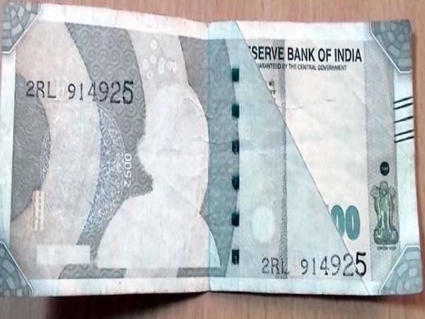 ग्वालियर: एटीएम से निकाले 500 के 4 नोट, मार्केट वैल्यू है जीरो ग्वालियर: एटीएम से निकाले 500 के 4 नोट, मार्केट वैल्यू है जीरो