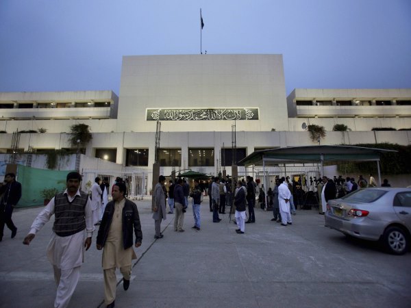 Pakistan's Law Minister Zahid Hamid resigns Pakistan's Law Minister Zahid Hamid resigns