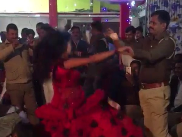 gonda Policewoman blows money on female dancers gonda Policewoman blows money on female dancers