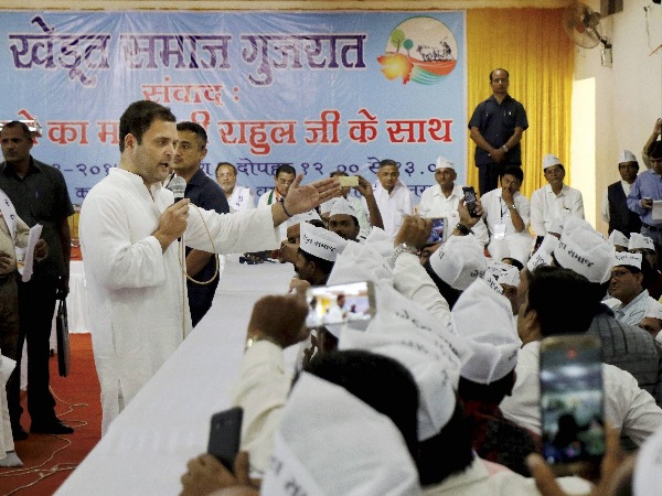 Gujrat Election: Rahul Gandhi arrive among traders in surat, Modi-Modi slogans Gujrat Election: Rahul Gandhi arrive among traders in surat, Modi-Modi slogans