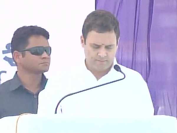 भरूच में राहुल गांधी ने कहा- किसान रो रहा है, दबा हुआ है भरूच में राहुल गांधी ने कहा- किसान रो रहा है, दबा हुआ है