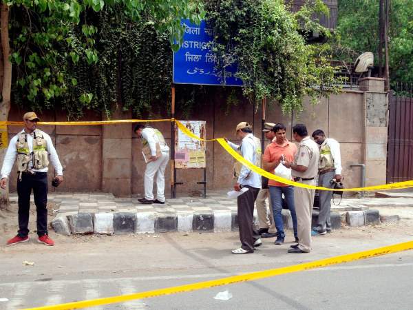 दिल्ली की रोहिणी जिला अदालत में फायरिंग, 1 की मौत दिल्ली की रोहिणी जिला अदालत में फायरिंग, 1 की मौत