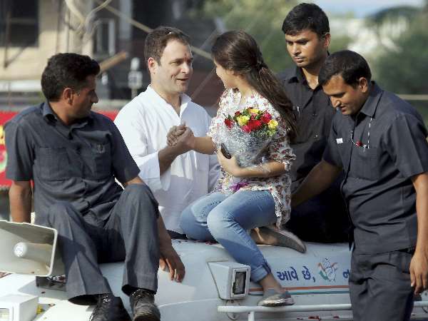 VIDEO A girl gets onto Congress Vice President Rahul Gandhi vehicle in Bharuch Gujarat VIDEO A girl gets onto Congress Vice President Rahul Gandhi vehicle in Bharuch Gujarat