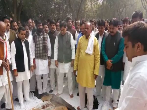 Mulayam family tribute to Ranvir Singh, founder of Saifai fair Mulayam family tribute to Ranvir Singh, founder of Saifai fair