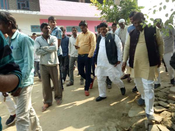 Murder in Shivpal Yadavs Village, SP supporters accused in Etawah Murder in Shivpal Yadavs Village, SP supporters accused in Etawah