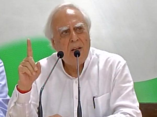 सिब्बल ने पूछा- पीएनबी में सरकारी नामिनी कौन था?