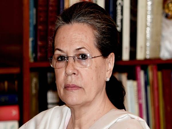 Gujarat Assembly Election 2017: कांग्रेस अध्यक्ष सोनिया गांधी ने 40 मिनट की मीटिंग में टिकट के लिए तय किए 70 नाम Gujarat Assembly Election 2017: कांग्रेस अध्यक्ष सोनिया गांधी ने 40 मिनट की मीटिंग में टिकट के लिए तय किए 70 नाम