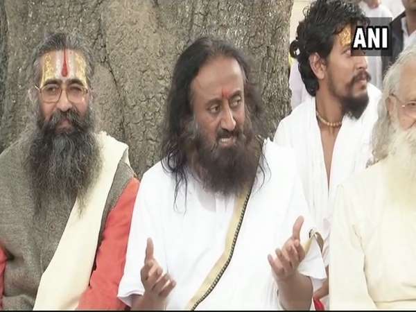 बड़ी संख्या में मुस्लिम राम मंदिर का नहीं कर रहे विरोध- रविशंकर बड़ी संख्या में मुस्लिम राम मंदिर का नहीं कर रहे विरोध- रविशंकर