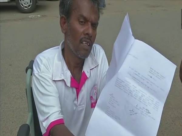 इच्छामृत्यु मांगने वाला शख्स एक पेंटर था लेकिन पेंट करते हुए एक बिल्डिंग से गिरने के बाद उसके शरीर के निचले हिस्से ने काम करना छोड़ दिया और वो व्हीलचेयर पर आ गया। इच्छामृत्यु मांगने वाला शख्स एक पेंटर था लेकिन पेंट करते हुए एक बिल्डिंग से गिरने के बाद उसके शरीर के निचले हिस्से ने काम करना छोड़ दिया और वो व्हीलचेयर पर आ गया।