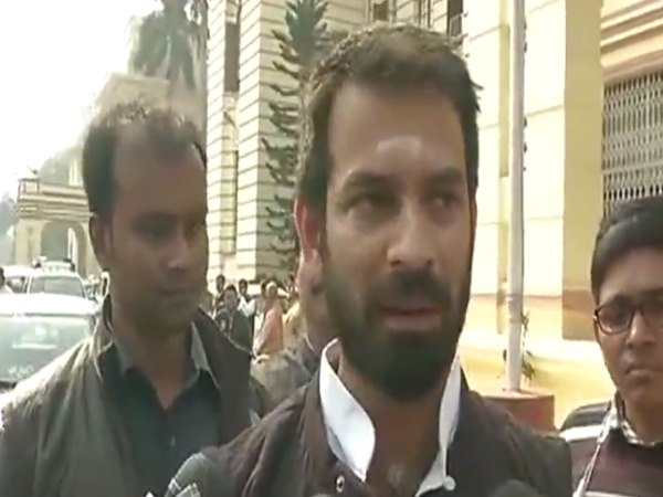 लालू की सुरक्षा घटाए जाने पर बोले तेज प्रताप, कहा- नरेंद्र मोदी की खाल उधेड़वा देंगे लालू की सुरक्षा घटाए जाने पर बोले तेज प्रताप, कहा- नरेंद्र मोदी की खाल उधेड़वा देंगे