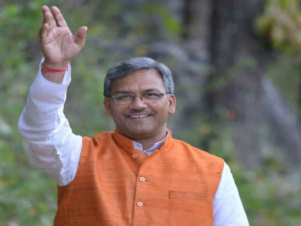 उम्र विवाद में फंसे उत्तराखंड के सीएम त्रिवेंद्र सिंह रावत, कार्रवाई की मांग उम्र विवाद में फंसे उत्तराखंड के सीएम त्रिवेंद्र सिंह रावत, कार्रवाई की मांग