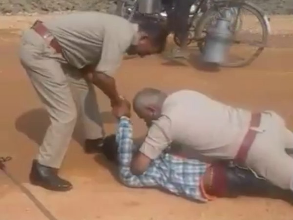 UP Police fight viral video in Mau UP Police fight viral video in Mau