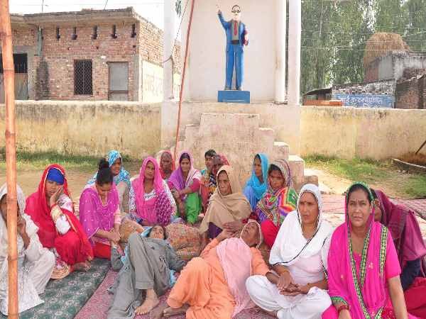 Women Condition deteriorated by sitting on a hunger strike for ChandraShekhar, Bhim Army Women Condition deteriorated by sitting on a hunger strike for ChandraShekhar, Bhim Army