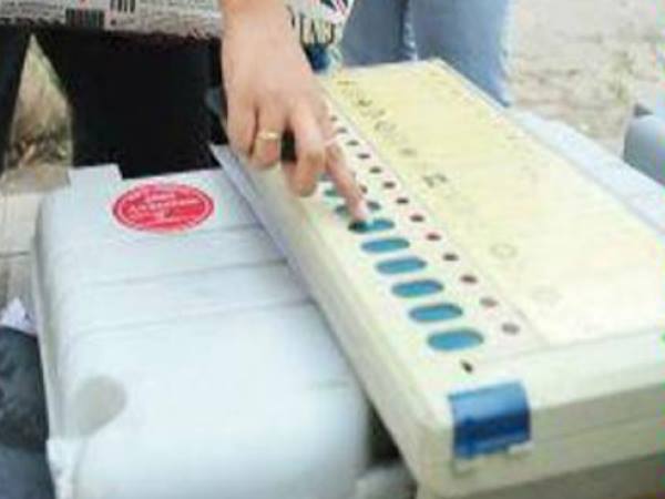यूपी निकाय चुनाव: महिलाएं बनेंगी जनप्रतिनिधि, पति करेंगे राज यूपी निकाय चुनाव: महिलाएं बनेंगी जनप्रतिनिधि, पति करेंगे राज