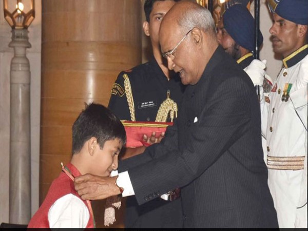 जयशील समाज सेवा के कामों में लेते हैं भाग