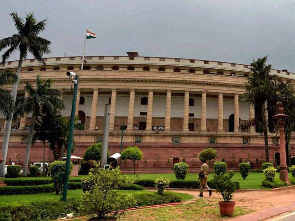 इसके बाद कांग्रेस संसद में आधी हो गई