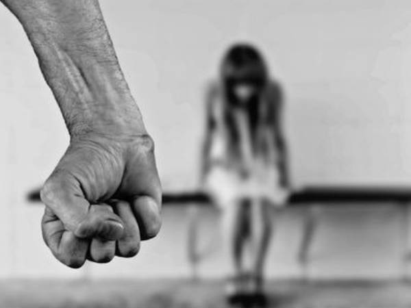 इलाज के नाम पर महीनों तक करता रहा बलात्कार