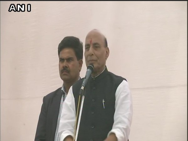 राजनाथ ने कांग्रेस को लिया निशाने पर